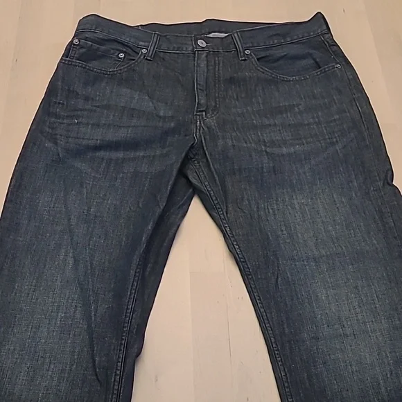 LIKE NEW Levi's 559 Relaxed Straight Medium Wash Mens Jeans - Picture 5 of 14